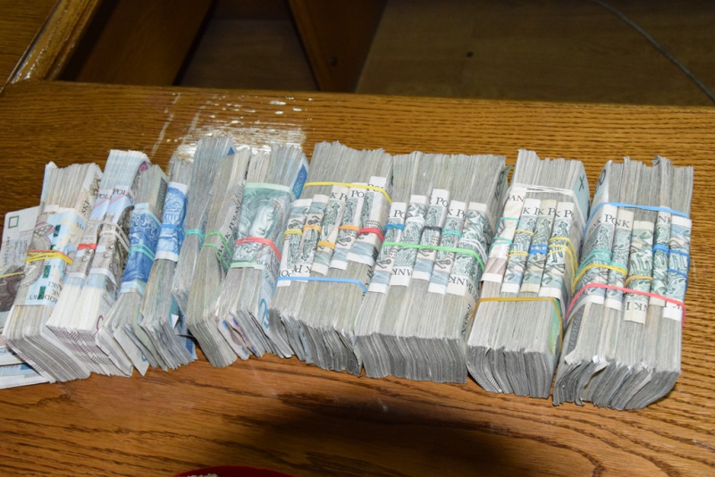 На кордоні з Польщею виявили понад 200 тисяч доларів незадекларованої валюти