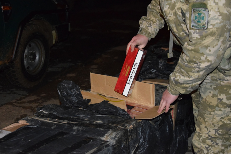 На кордоні затримано майже 9 тисяч пачок контрабандних сигарет