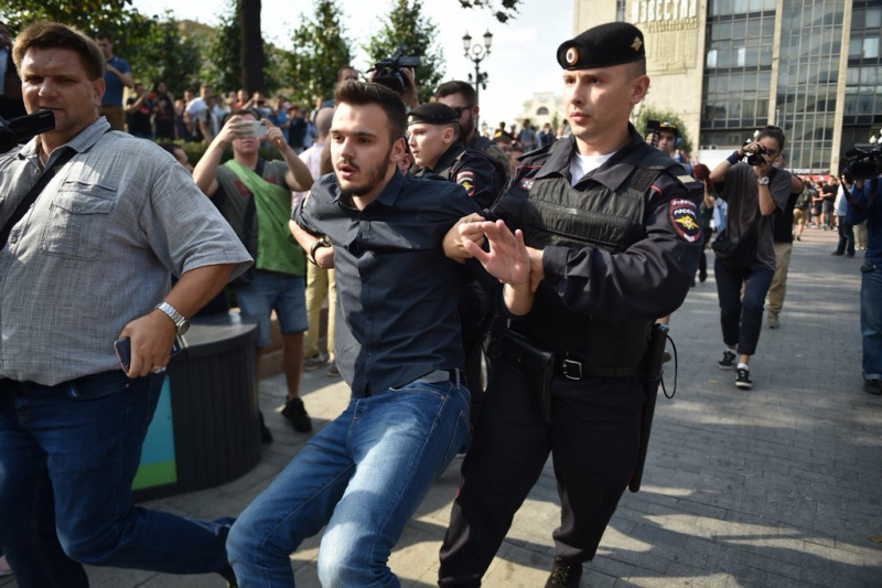 В России полиция задержала почти 300 участников акции против пенсионной реформы