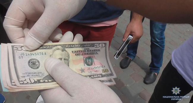 У Чернівецькому коледжі затримали на хабарі завідувача кафедри