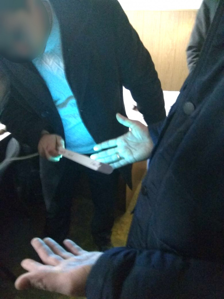 Співробітників прокуратури Запорізької області затримали на хабарі в 1,5 тис. доларів