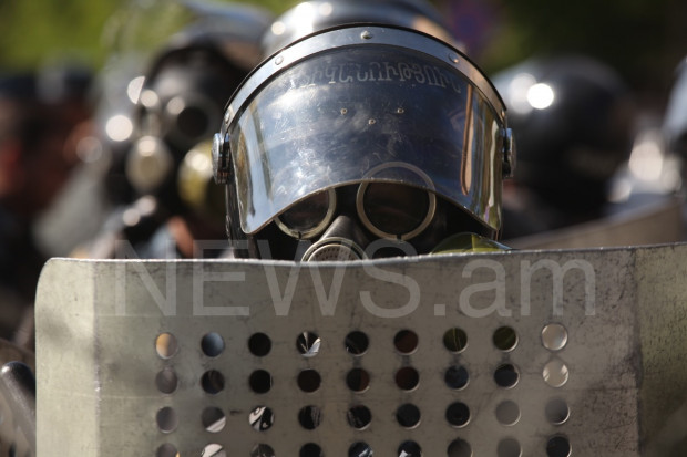 Поліція застосувала спецзасоби проти протестувальників в Єревані