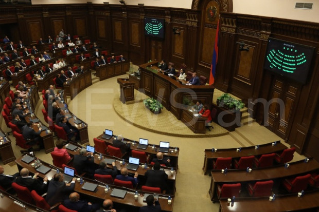У парламенті Вірменії проходять дебати щодо кандидатури прем'єр-міністра