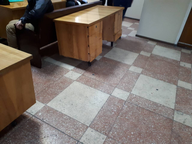 У Черкасах розгромили залу суду після рішення у справі про зрив опалення в Смілі