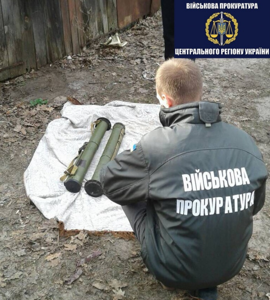 Військова прокуратура викрила контрактника на продажу гранатометів