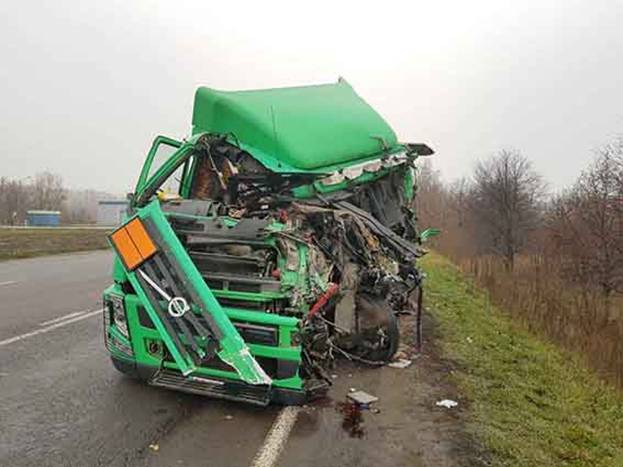 У Вінницькій області вантажівка зіштовхнулася з бензовозом