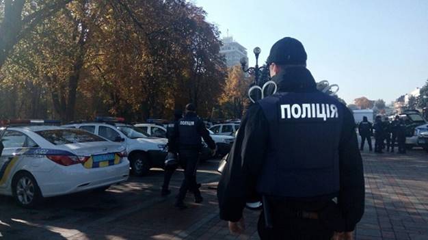 Рух транспорту в центрі Києва частково відновлений, - Крищенко