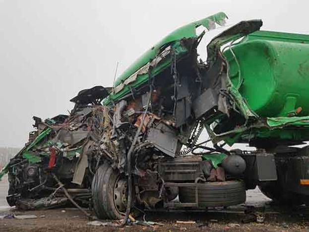 В Винницкой области грузовик столкнулся с бензовозом
