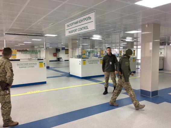 В Днепре, Херсоне и Виннице полиция проверяет сообщения о &quot;минировании&quot; аэропортов