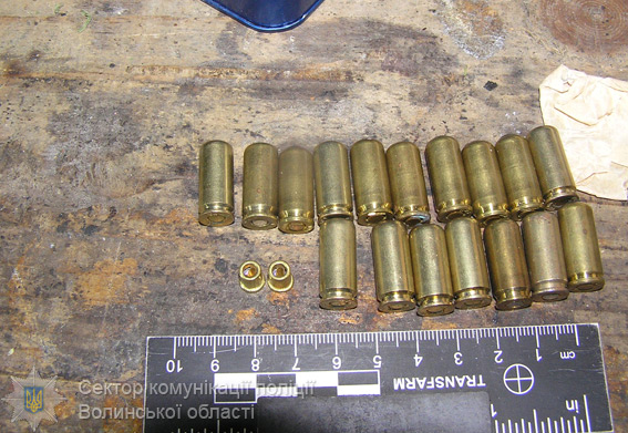 У Волинській області у чоловіка вилучили зброю, вибухівку та наркотики