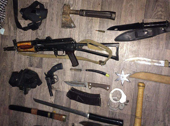 У Бахмуті у місцевого жителя вилучили арсенал зброї