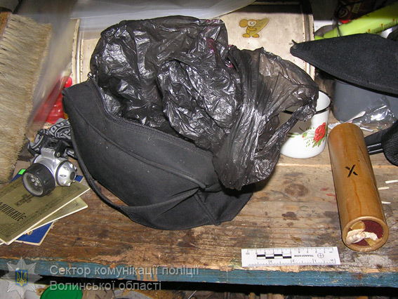 У Волинській області у чоловіка вилучили зброю, вибухівку та наркотики
