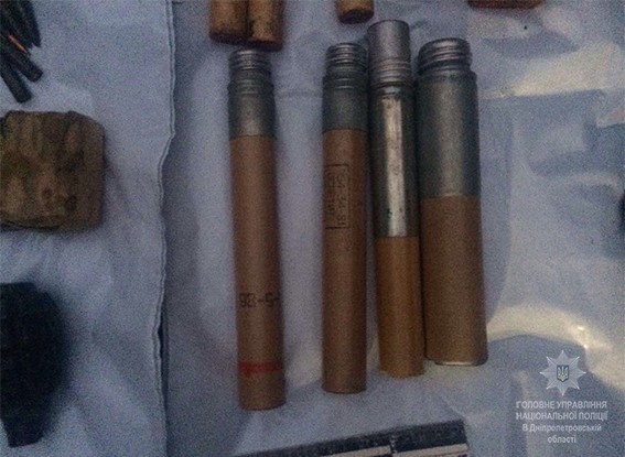 У Дніпропетровській області правоохоронці виявили в автомобілі арсенал зброї