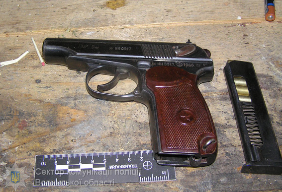 У Волинській області у чоловіка вилучили зброю, вибухівку та наркотики