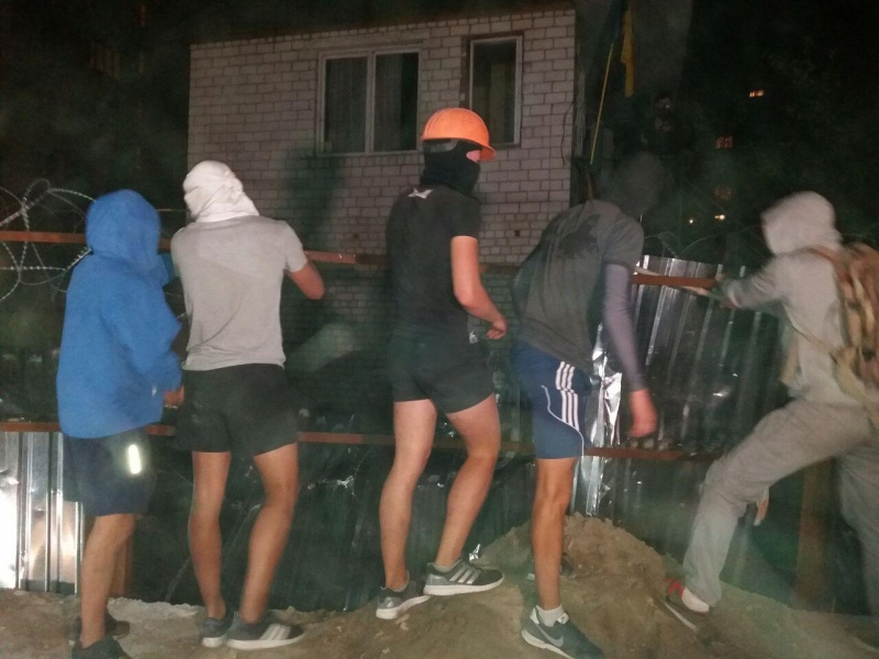 Конфлікт на Святошино: &quot;Азов&quot; заявляє про 30 постраждалих