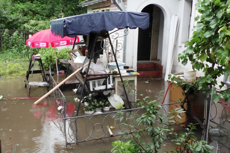 Из-за непогоды в Чернигове подтоплено 13 частных дворов и подвалы многоэтажек