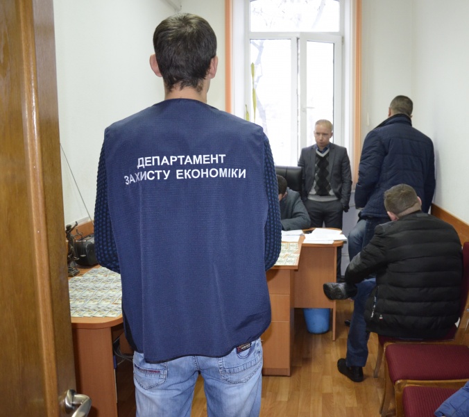В Николаевской обл. организаторы сети незаконного игорного бизнеса пытались подкупить прокурора