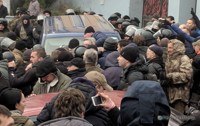 Затримання Саакашвілі: біля будинку політика почалися сутички