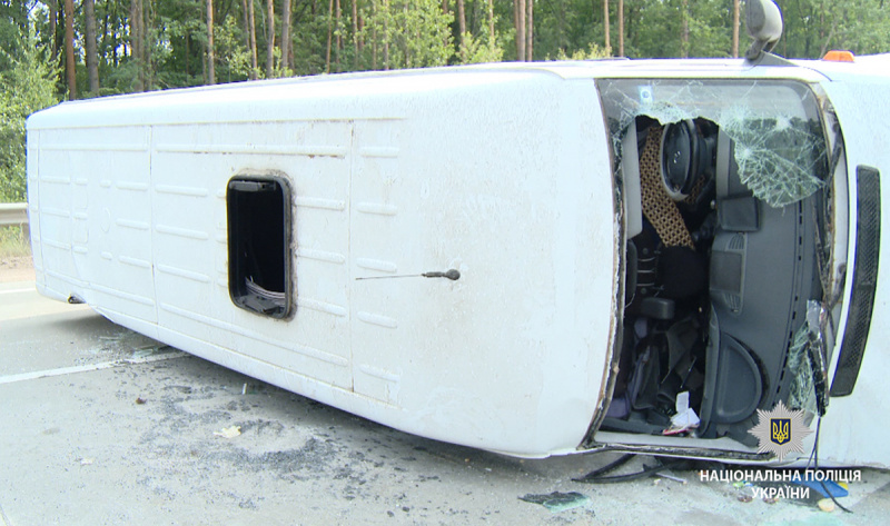 У Житомирській області перекинувся мікроавтобус, є постраждалі