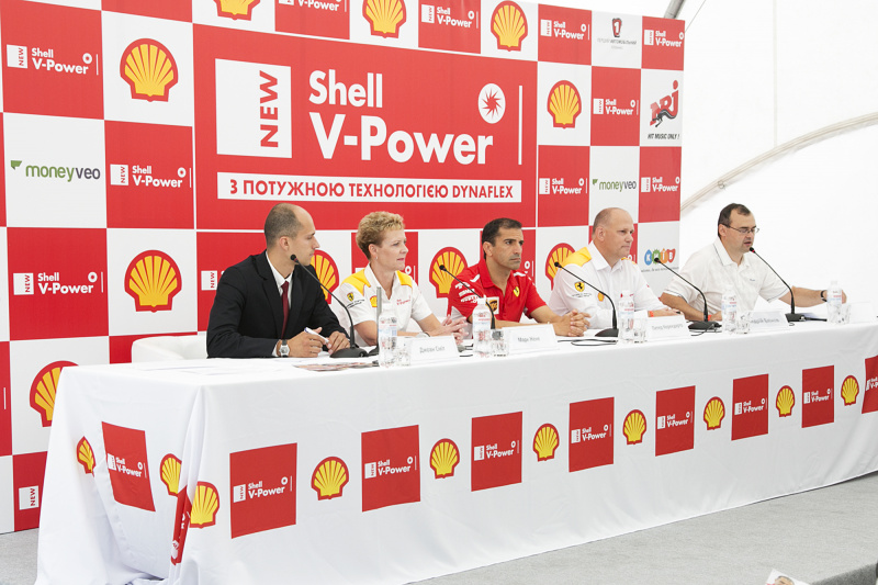 На ЗАЖИГАТЕЛЬНОМ ШОУ от Shell побывала команда Scuderia Ferrari Формулы 1