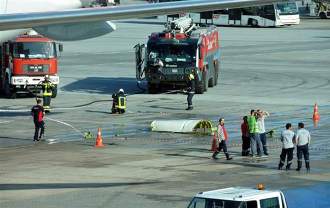 В аеропорту Стамбула зіткнулися два пасажирських літаки
