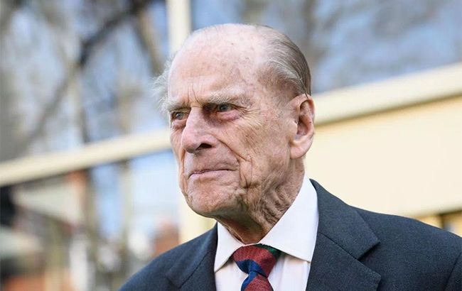 98-летнего мужа королевы Елизаветы II госпитализировали: новые детали