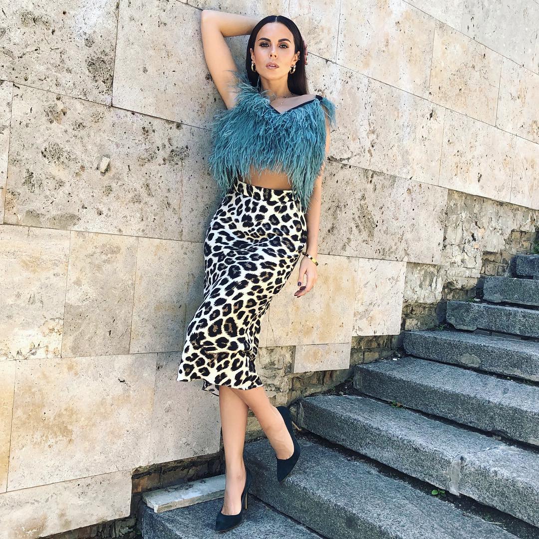 "Дикая Настя": топ-6 леопардовых образов Каменских — выбираем лучший