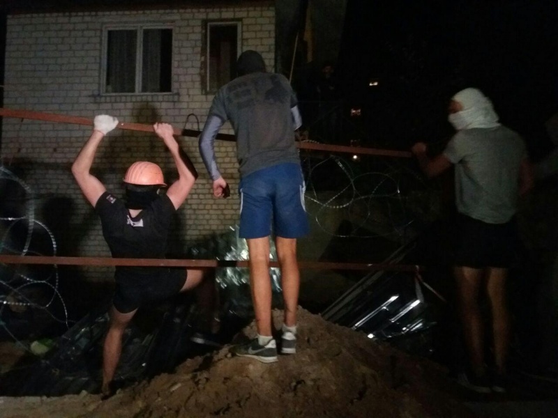 Конфлікт на Святошино: "Азов" заявляє про 30 постраждалих