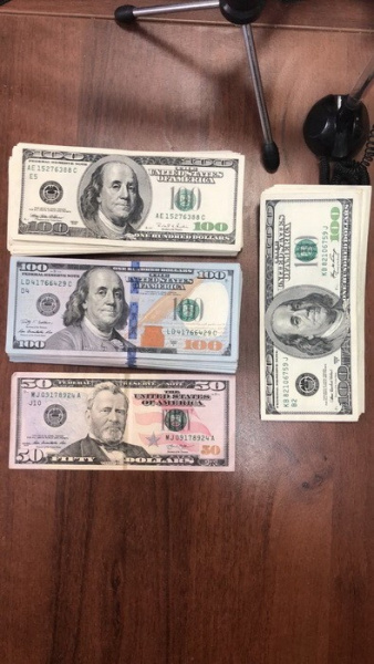 СБУ разоблачила на взятке в 10 тыс. долларов судью и чиновника Подольского суда Киева