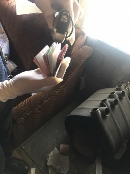 Посадовця Одеської митниці викрито на систематичному хабарництві