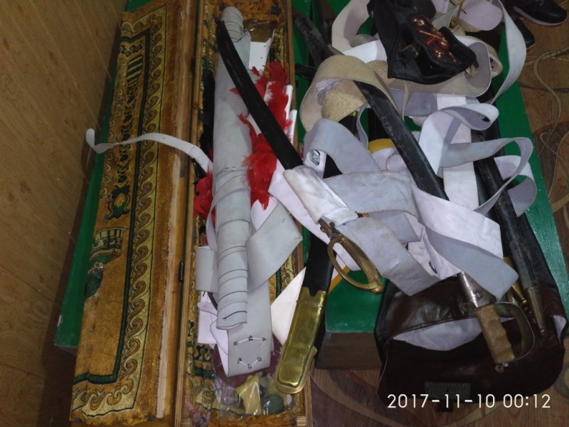 Гражданин РФ пытался вывезти из Украины старинное оружие