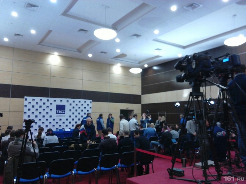 Пресс-конференция Януковича задерживается из-за отсутствия экс-президента