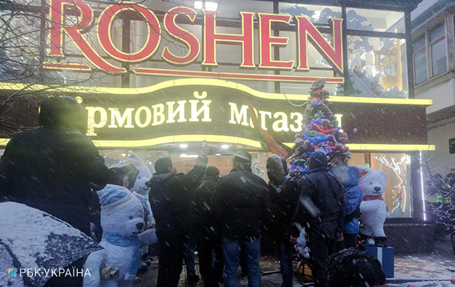 Сторонники Саакашвили разбили окно в магазине &quot;Рошен&quot; близ СИЗО СБУ