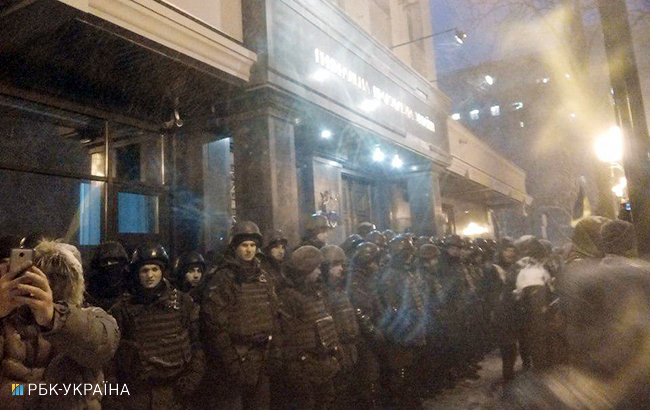 Около тысячи участников марша прибыли к зданию ГПУ