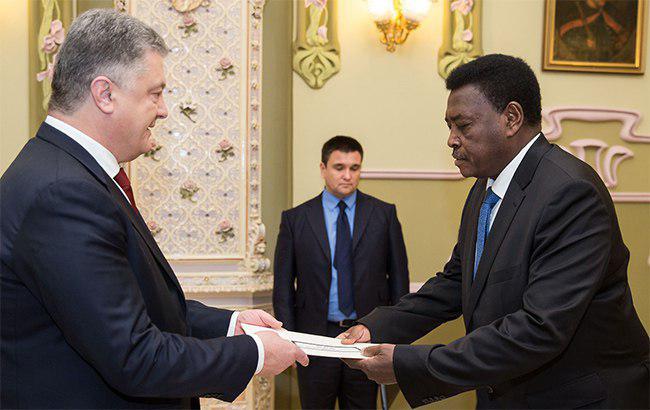 Порошенко прийняв вірчі грамоти від послів Нідерландів, Лівану та Судану