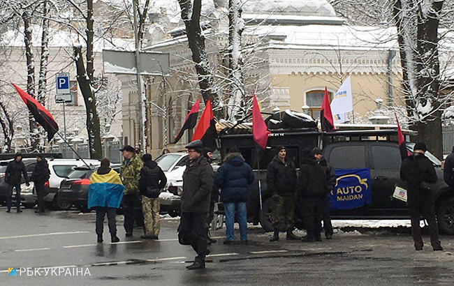 У Києві активісти розпочали автопробіг до будинку Порошенка