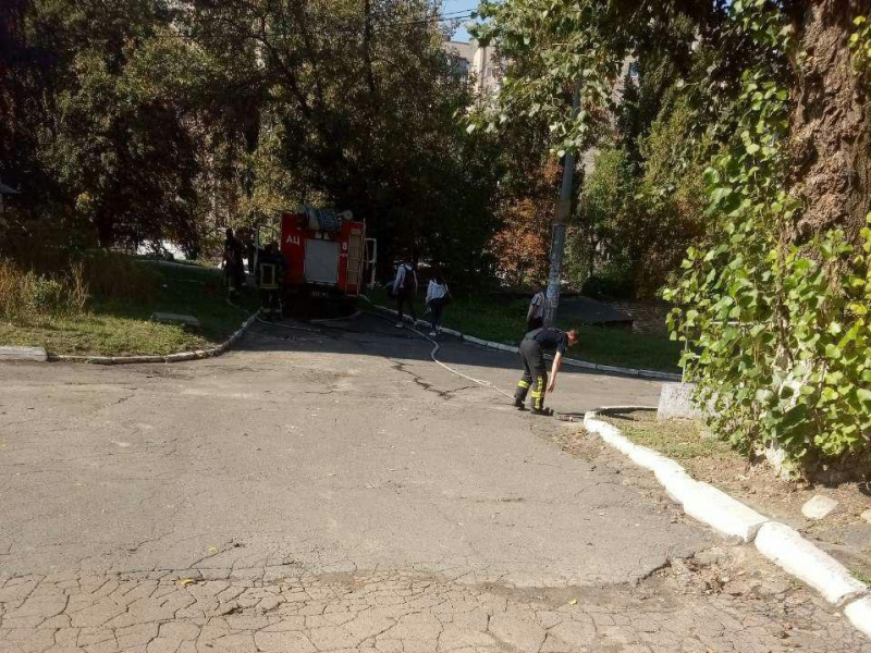 У Києві через пожежу у гуртожитку евакуювали 50 осіб