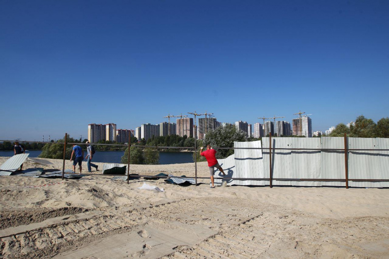 На місці скандальної забудови на Осокорках знову сталися сутички