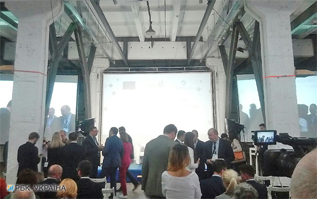 Гройсман розраховує &quot;побудувати&quot; нову освіту в Україні за 12 років