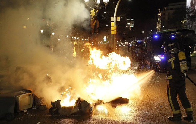 Протесты в Каталонии: число пострадавших активистов превысило 100