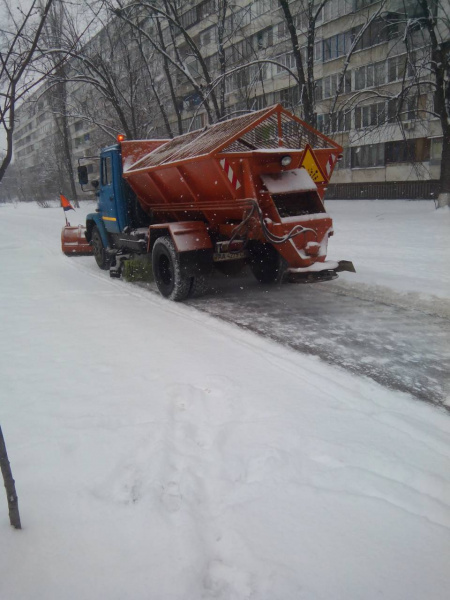 Снігопади в Україні: у Києві водіїв просять не користуватися особистими авто