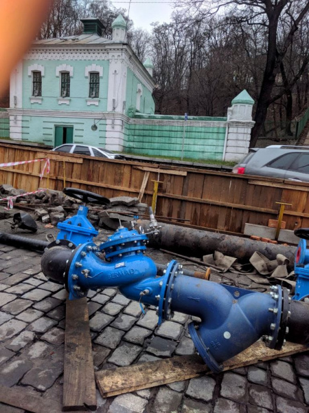 У Києві на Володимирському узвозі до середи частково обмежать рух