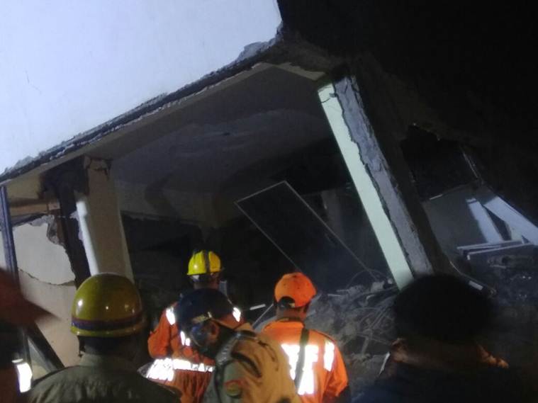 В Індії багатоповерховий будинок впав на будмайданчик, є загиблі