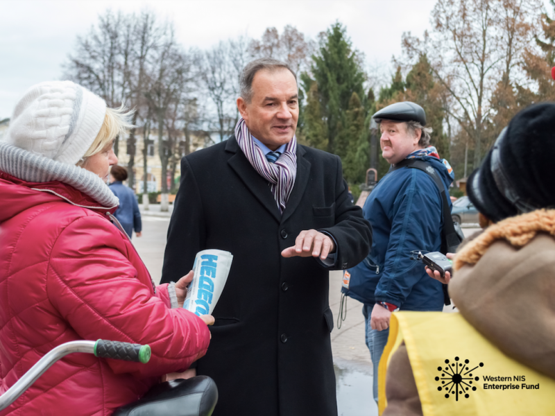 Як мер Хмельницького став двірником, а мер Чернівців - кондуктором у тролейбусі