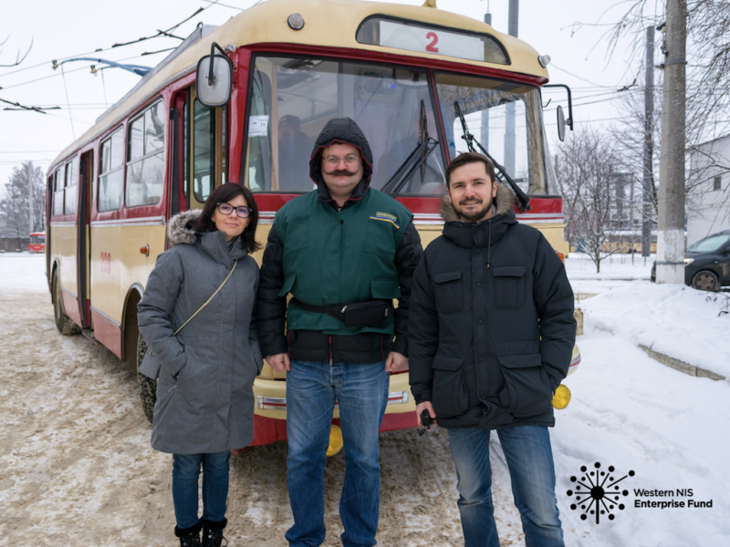 Як мер Хмельницького став двірником, а мер Чернівців - кондуктором у тролейбусі