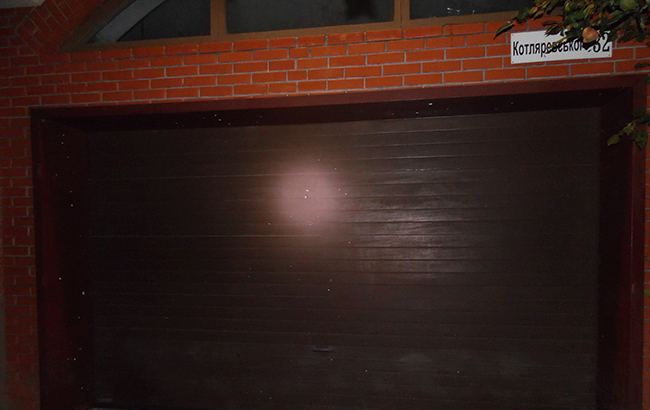 У Рівному невідомий кинув гранату в приватний будинок