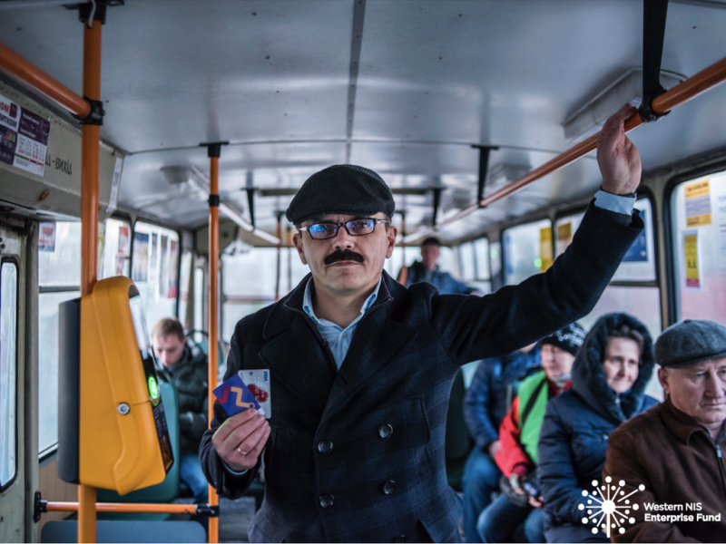 Як мер Хмельницького став двірником, а мер Чернівців - кондуктором у тролейбусі