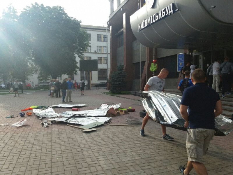 Активісти заблокували офіс &quot;Київміськбуду&quot;