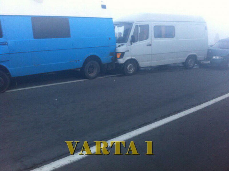 ДТП під Львовом: зіткнулися 12 автомобілів