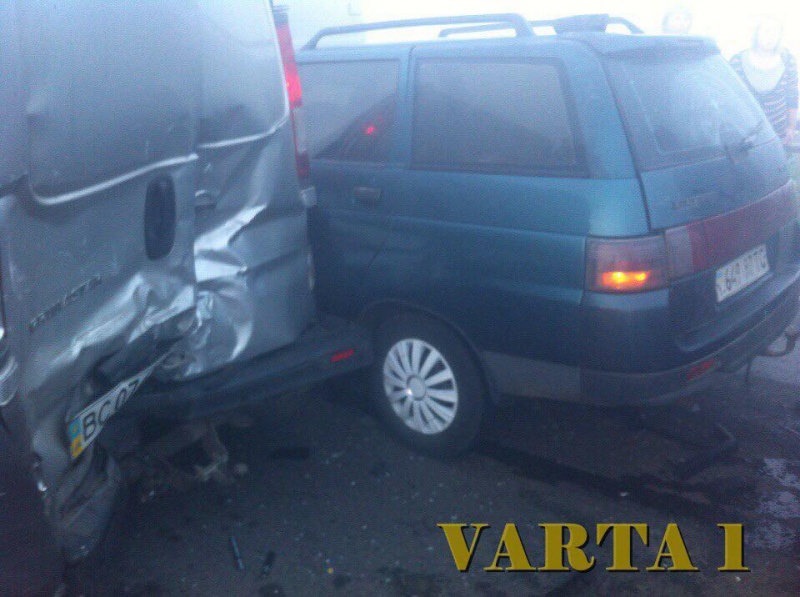 ДТП під Львовом: зіткнулися 12 автомобілів